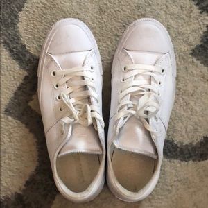 White leather converse sneakers